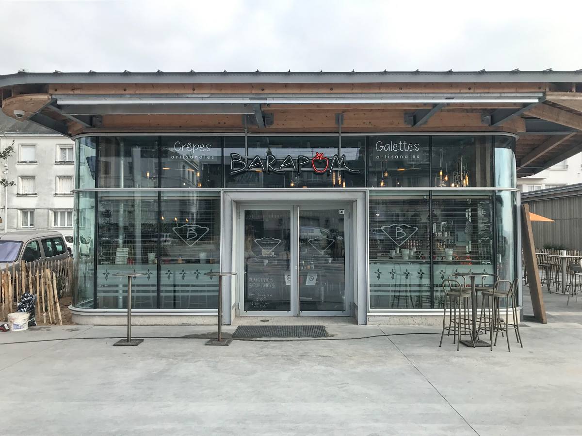 Saint-Nazaire : à Barapom, on mange crêpe ou galette face à la mer