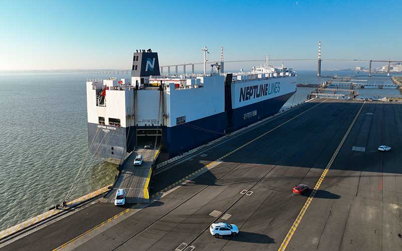 Nantes Saint-Nazaire Port : déchargement record de plus de 3 000 véhicules neufs