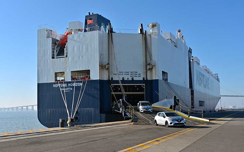 Nantes Saint-Nazaire Port : déchargement record de plus de 3 000 véhicules neufs
