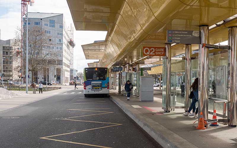 Saint-Nazaire : un conducteur de la STRAN frappé devant la gare