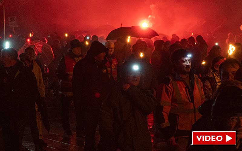 En vidéo : la marche aux flambeaux à Saint-Nazaire contre la réforme des retraites