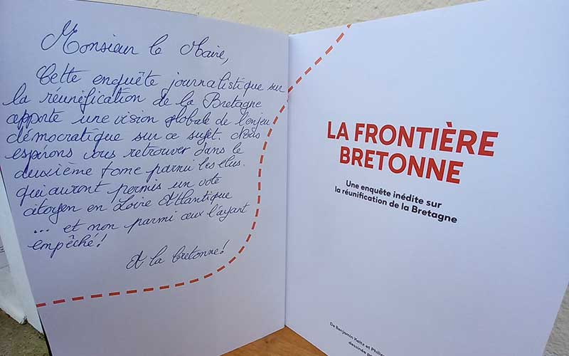 Saint-Nazaire : un roman sur la réunification de la Bretagne offert à David Samzun