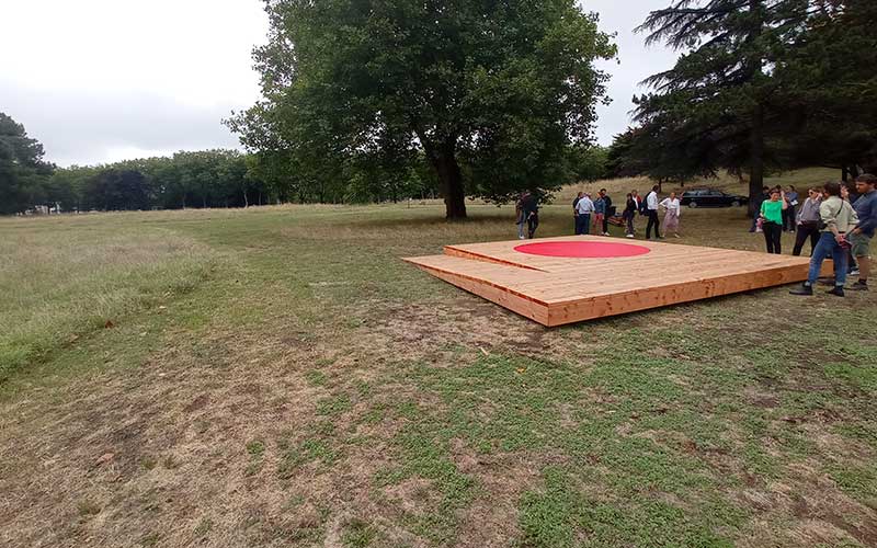 À Saint-Nazaire, un mystérieux miroir apparait au Parc paysager