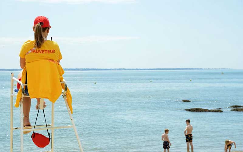 Saint-Nazaire : la ville finance la formation de nageur sauveteur aux étudiants