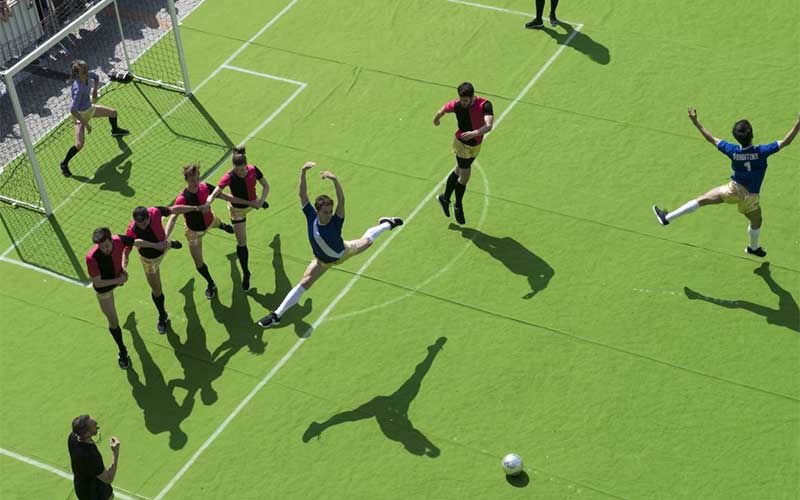 Saint-Nazaire : un match de football qui vire à la partie de danse place de l’Amérique Latine