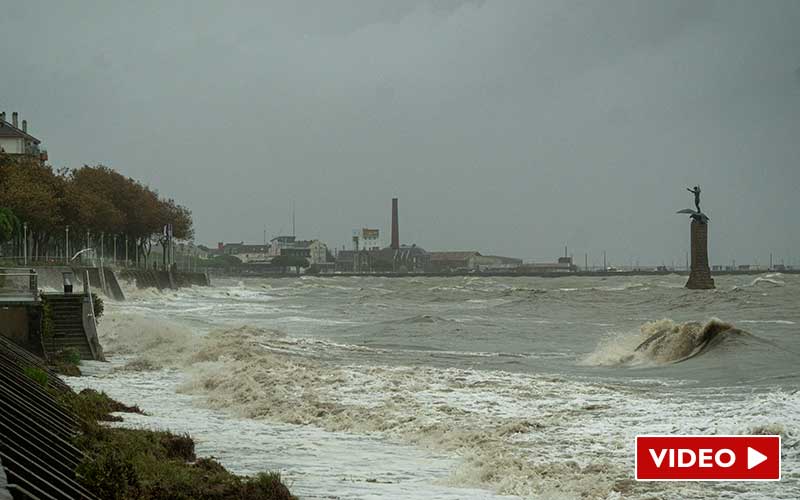 Saint-Nazaire : les vagues et la tempête Céline à l’assaut du front de mer