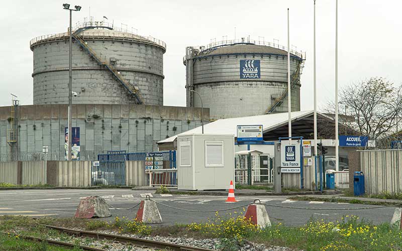 Les salariés de Yara demandent une réponse à Roland Lescure en visite à Saint-Nazaire