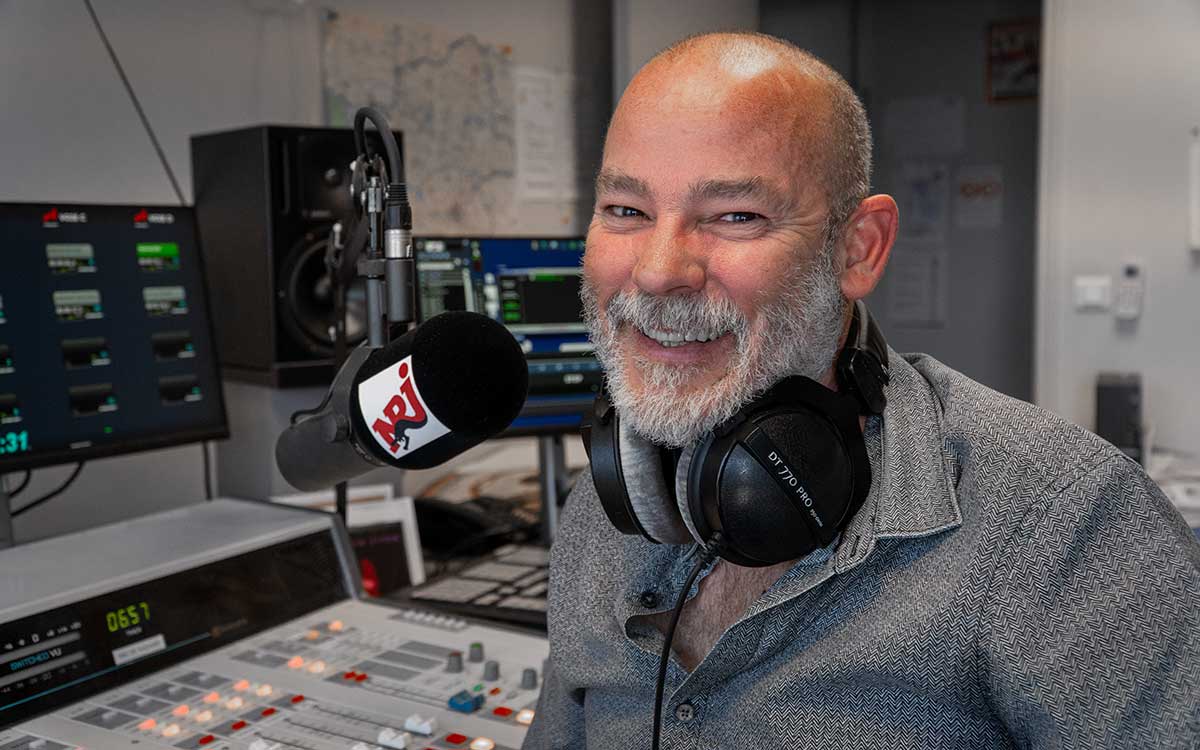 Saint-Nazaire : Anthony Garnier, la voix sur NRJ qui vous réveille depuis 25 ans