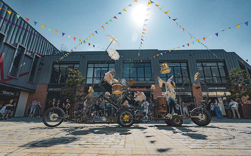 Un spectacle déambulatoire sur le front de mer pour lancer Saint-Nazaire Côté Plages