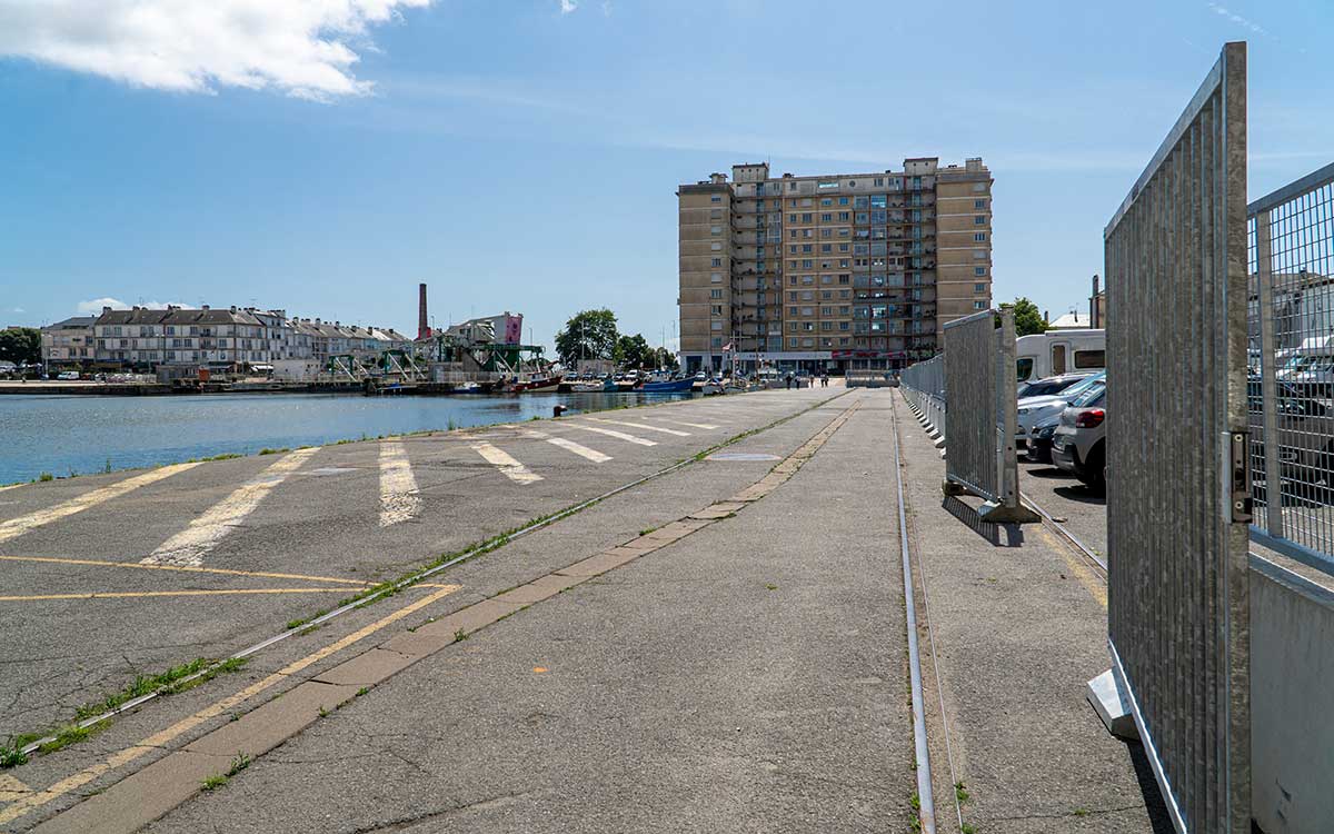 Saint-Nazaire : les grilles du quai du Commerce seront finalement retirées