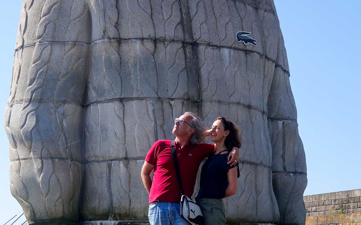 Saint-Nazaire : un duo d’artistes derrière le buzz du crocodile