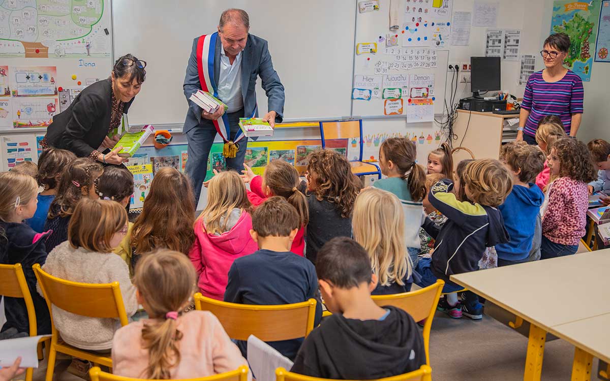 Pornichet : 130 dictionnaires distribués dans les écoles