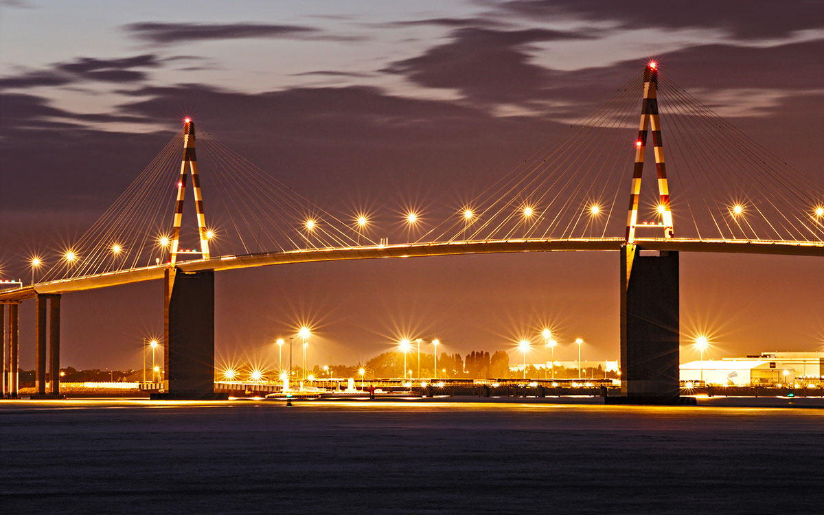 Saint-Brévin : une personne saute du pont de Saint-Nazaire en pleine nuit