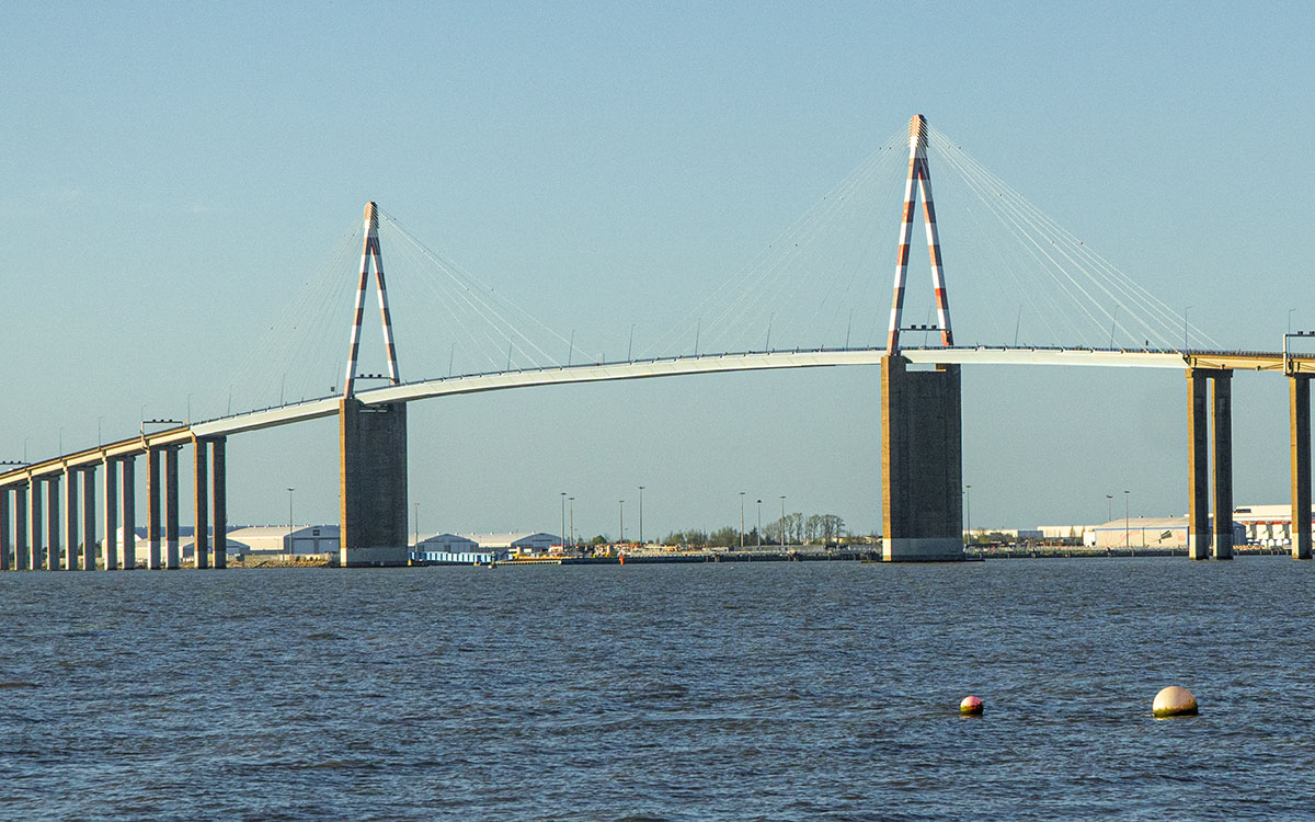 Saint-Nazaire : un jeune homme de 26 ans décède après avoir sauté du pont