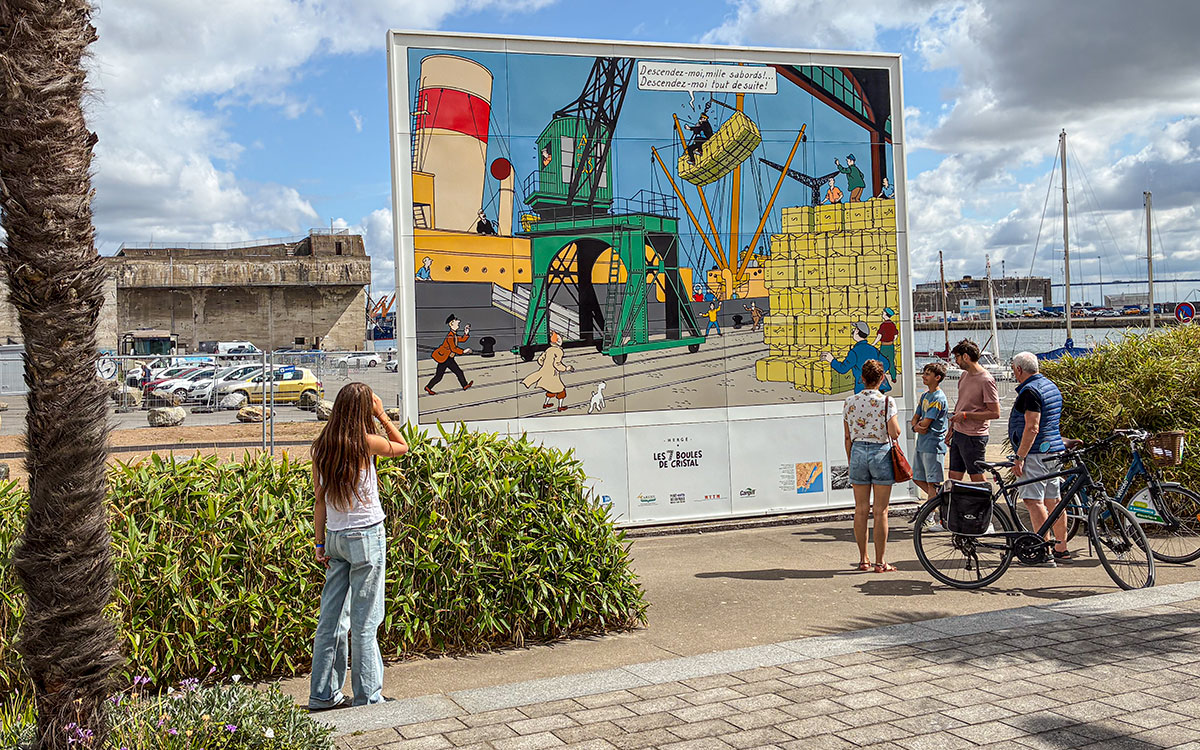 À Saint-Nazaire, un greeter tintinophile fait découvrir la ville à travers les planches d’Hergé