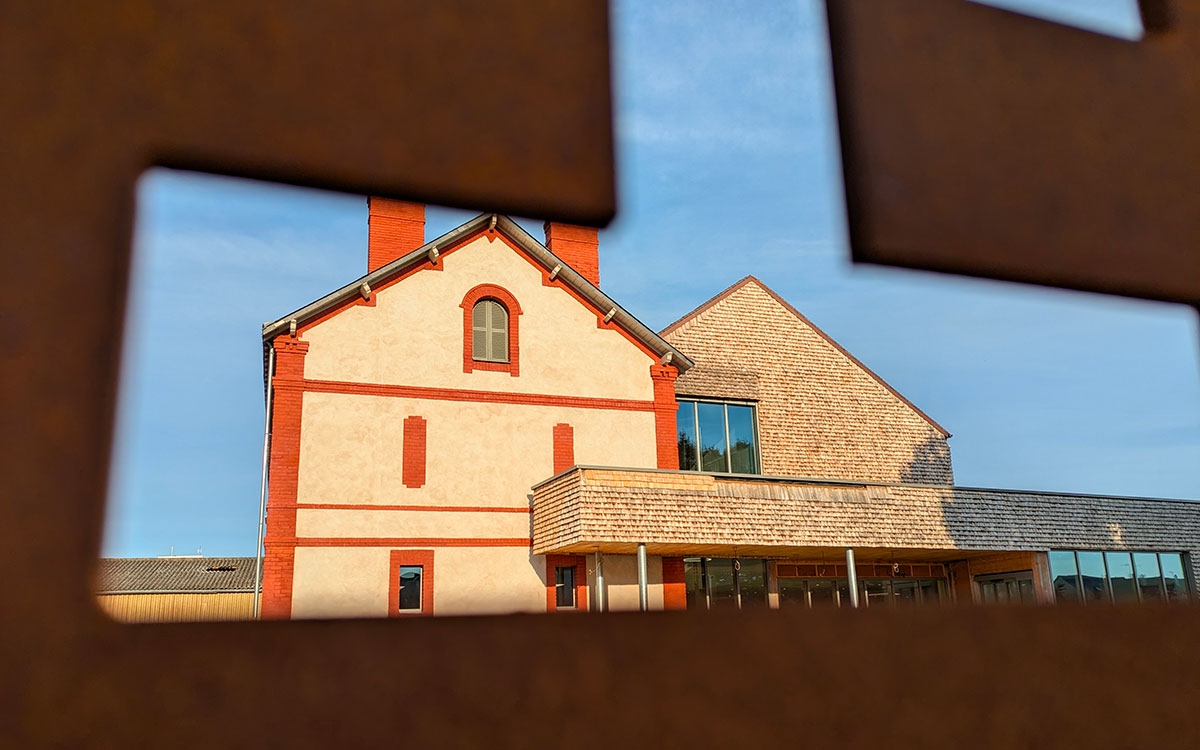 Trignac : la nouvelle médiathèque prête à se dévoiler aux habitants