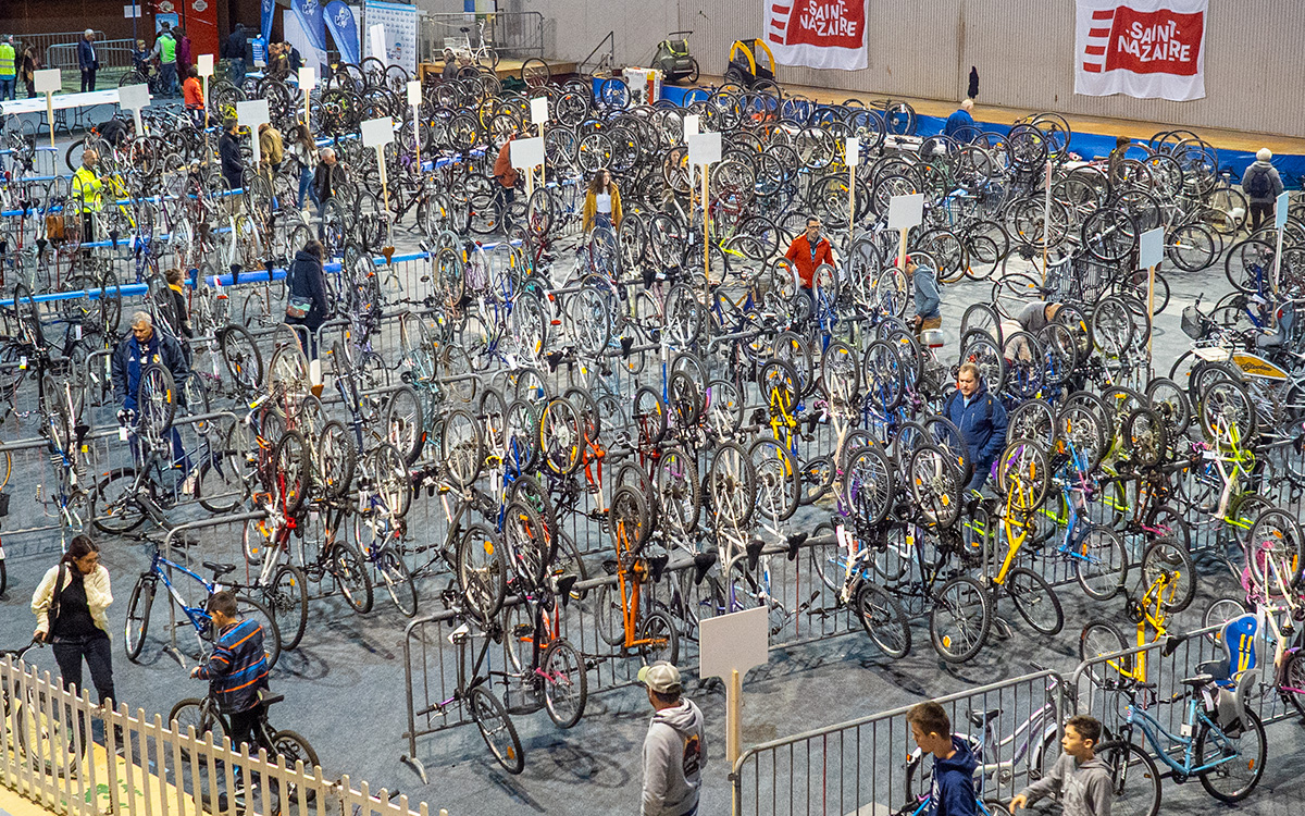 À Saint-Nazaire, plus de 1 000 vélos sont mis en vente chaque année dans cette bourse aux vélos