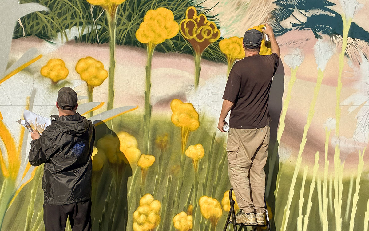Pornichet : une fresque monumentale célèbre la biodiversité de la dune grise à Bonne Source