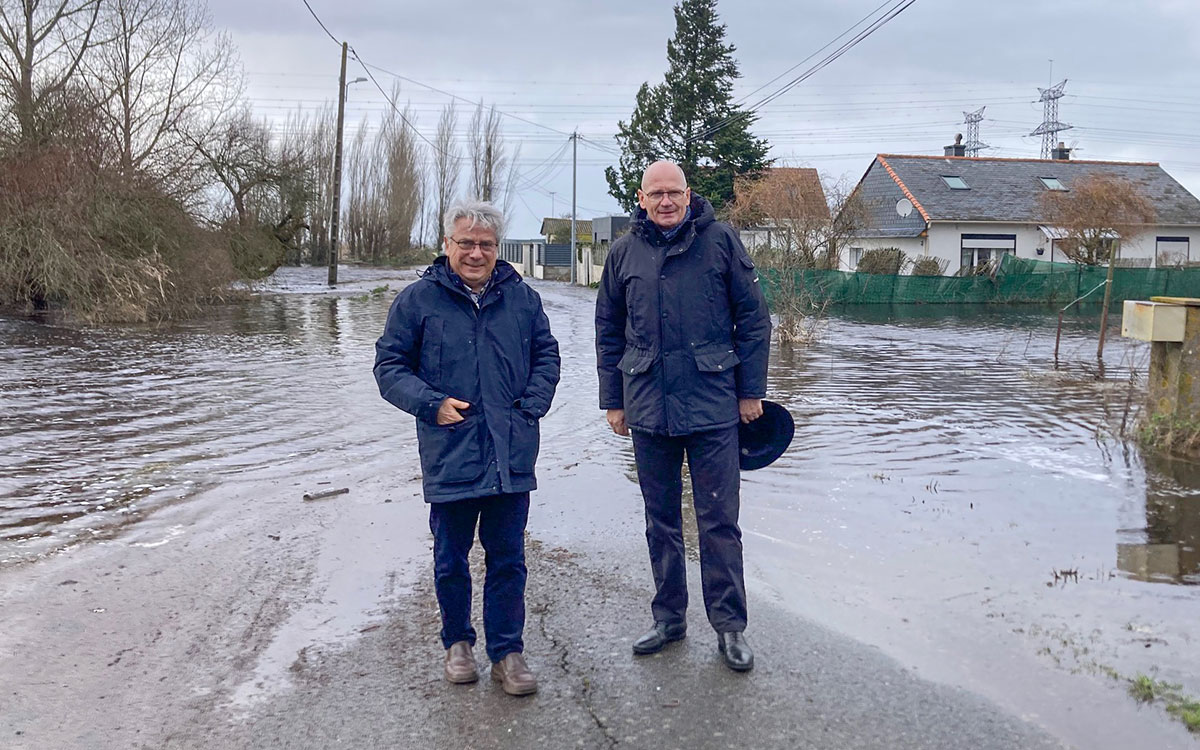 Inondations à Trignac : en visite sur les lieux, le sous-préfet suit la situation