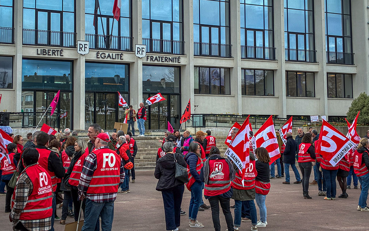Saint-Nazaire : rassemblement contre un projet de partage de locaux entre 2 syndicats
