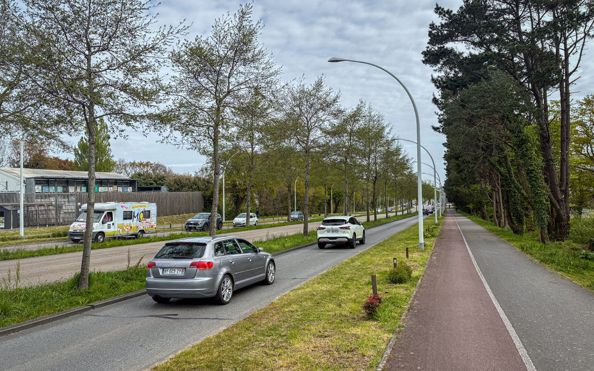 Saint-Nazaire : un bus de la STRAN et une voiture visés par des projectiles boulevard Charpak