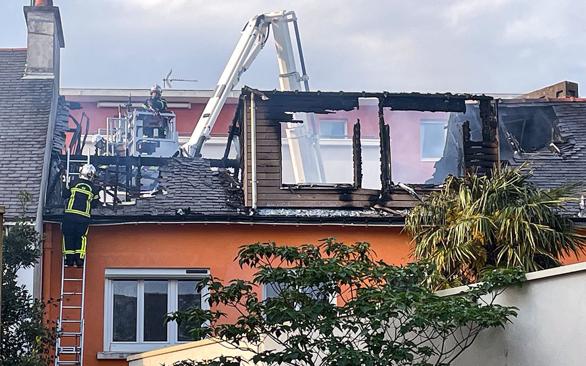 Centre-ville de Saint-Nazaire : les combles d’une habitation ravagés par les flammes
