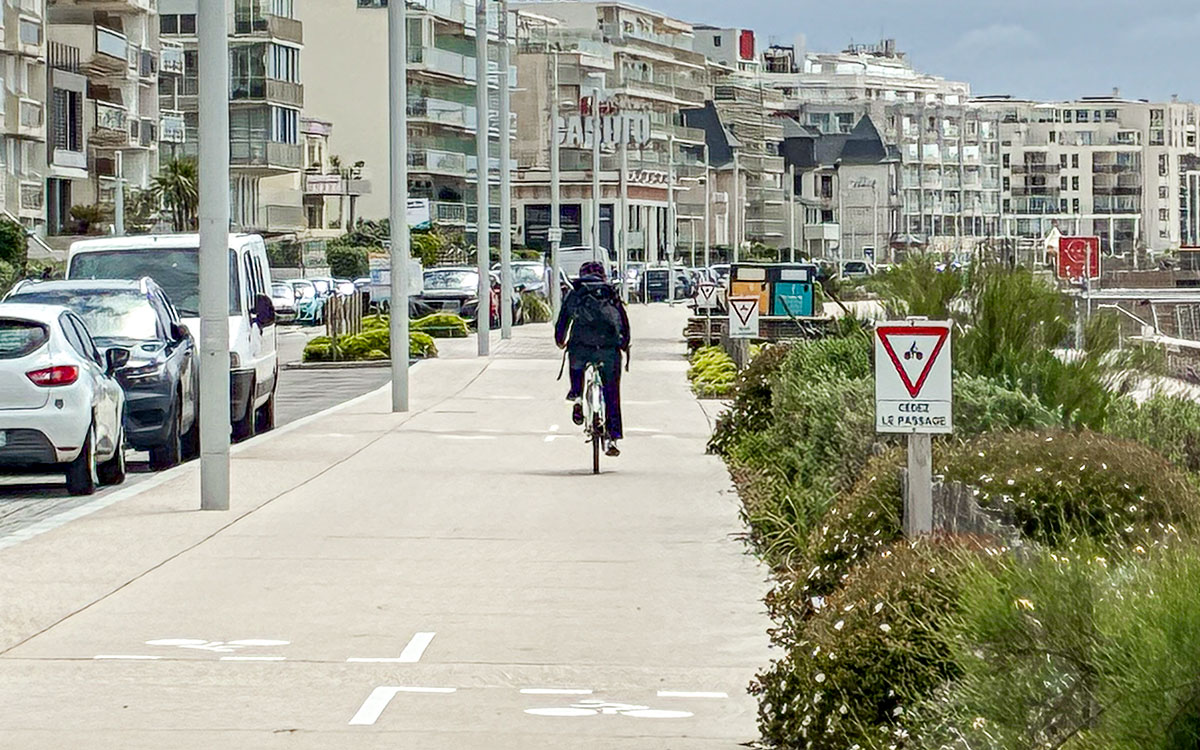 Pornichet : opération de sensibilisation auprès des cyclistes et utilisateurs de trottinettes électriques