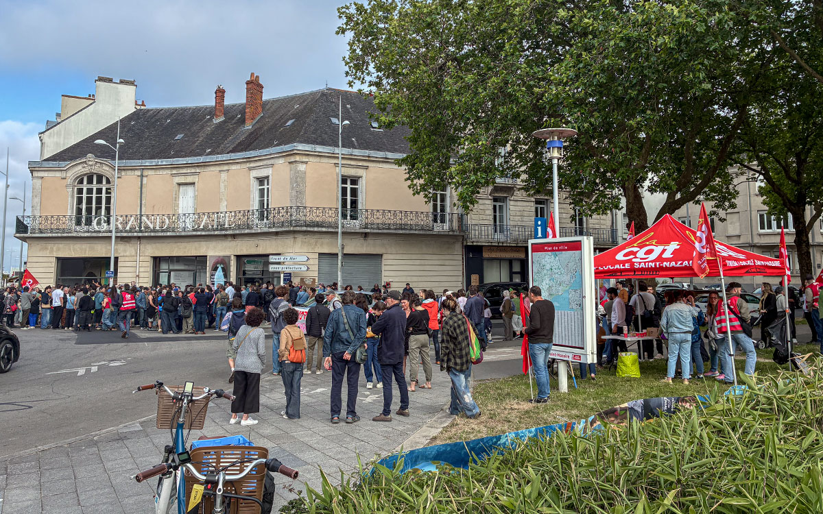 Saint-Nazaire : 200 personnes rassemblées au Grand Café contre la fermeture du centre d’art
