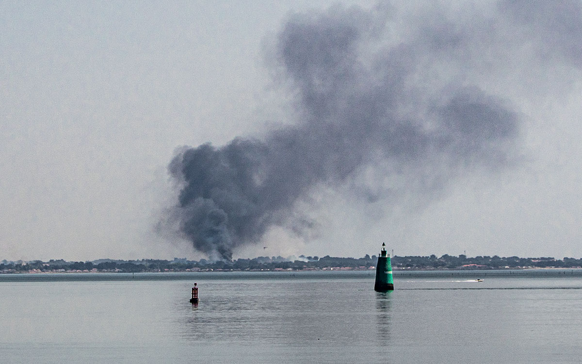 Visible depuis Saint-Nazaire, un important incendie à La Plaine-sur-Mer