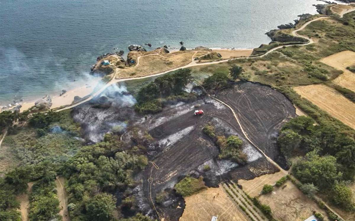 Pornic : des baigneurs confinés sur la plage pendant qu’un incendie menace des habitations