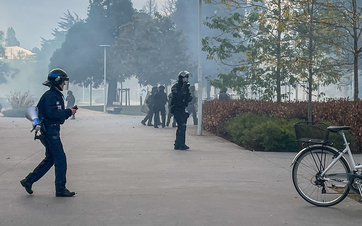 Mouvement du 29 septembre : à Saint-Nazaire, des tensions devant le lycée Aristide-Briand
