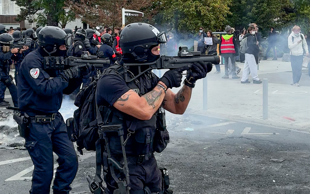 Saint-Nazaire : la mobilisation lycéenne dégénère devant Aristide-Briand, les CRS chargent