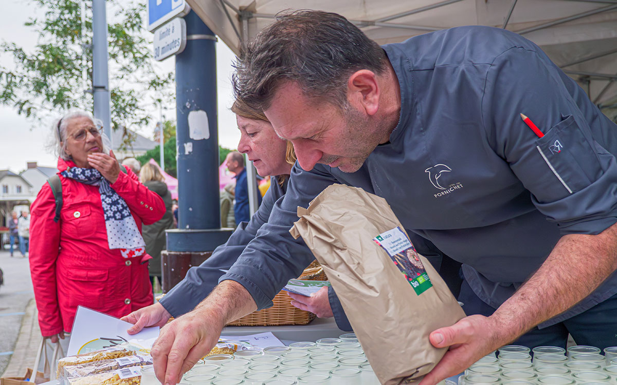 Pornichet met les petits plats dans les grands : des chefs et des dégustations au marché