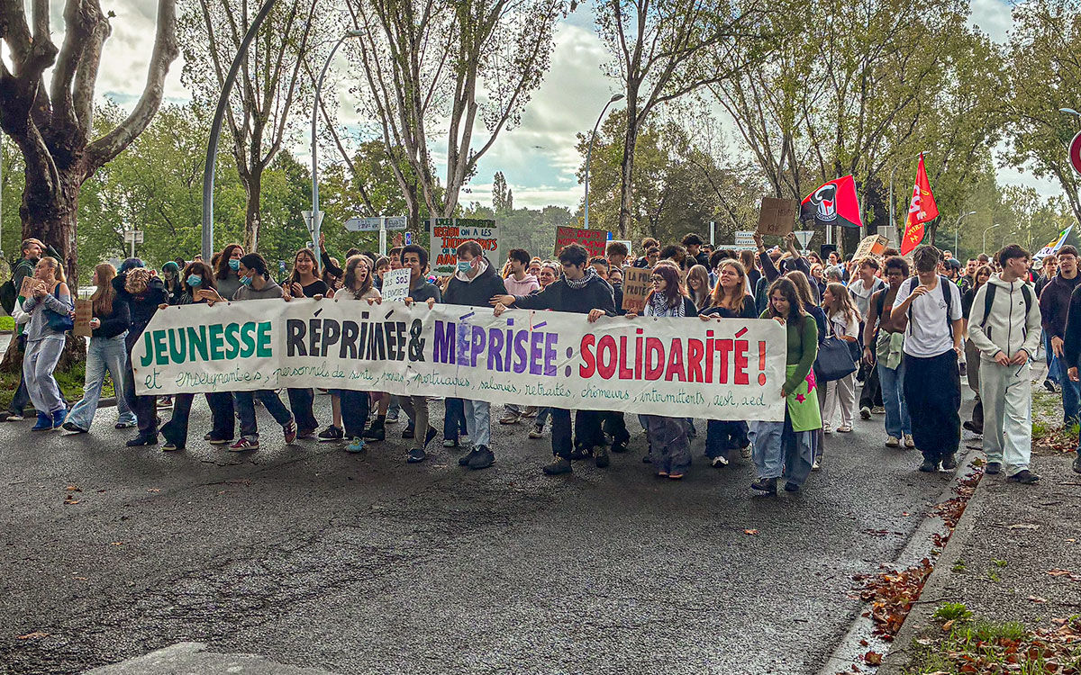 Saint-Nazaire : plusieurs centaines de manifestants défilent pour l’acte V du mouvement lycéen