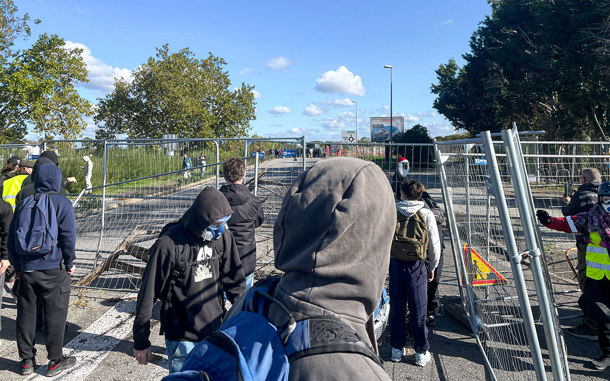 17 octobre à Saint-Nazaire : premiers heurts et gaz lacrymogènes au pied du pont