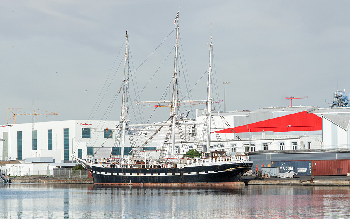 Saint-Nazaire : à deux pas des géants des mers, le chantier du Belem offre un spectacle de voltige
