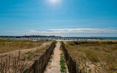 Pornichet : la peintre et sculptrice Mino offre un bronze à la dune du Port d’échouage