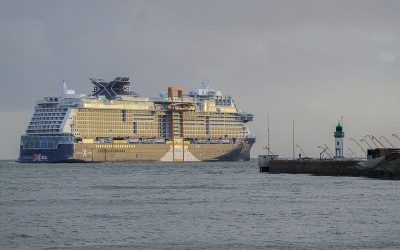 En vidéo : le Celebrity Xcel quitte le port de Saint-Nazaire pour ses essais mer