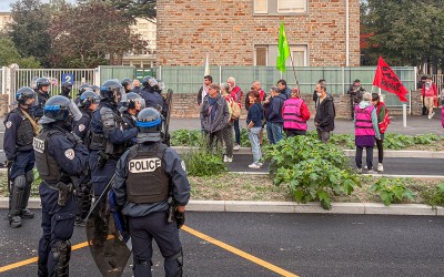 Direct : 18 septembre à Saint-Nazaire, face à face avec la police devant le lycée