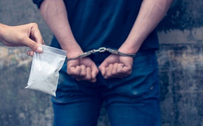 Saint-Nazaire : en fuite et sans permis, un dealer tente en vain de jeter sa marchandise