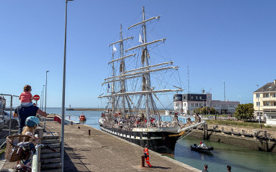 Saint-Nazaire : le Belem est arrivé dans le port avant son chantier historique