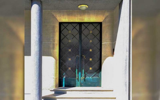 Saint-Nazaire : une porte du célèbre décorateur Jean Royère est offerte à la Ville