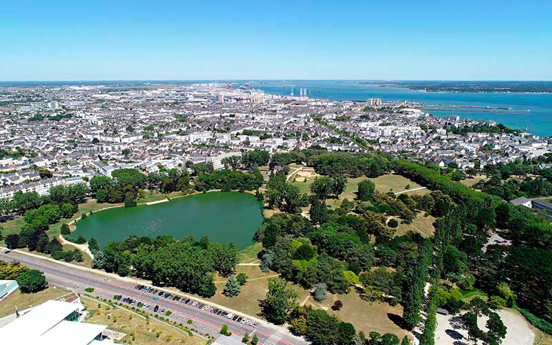 À Saint-Nazaire, un mystérieux miroir apparait au Parc paysager