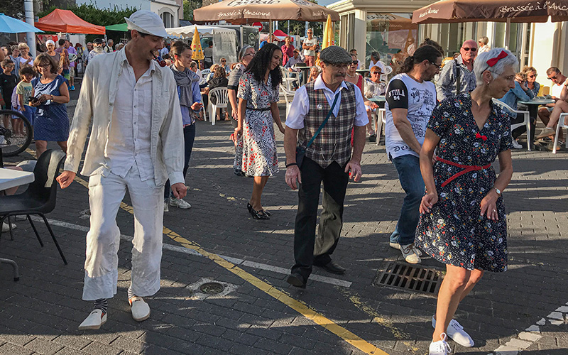 Saint-Marc-sur-Mer : un marché nocturne aux accents Rockabilly