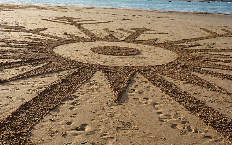 Saint-Brévin : un artiste du sable au nettoyage de plage de l’ACLEJ