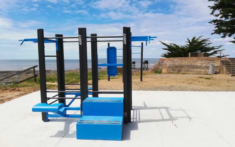 Près de Saint-Brévin : une aire de fitness connectée face à la mer